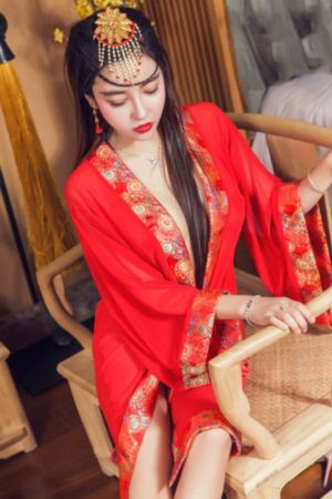 上司的丰满人妻日本