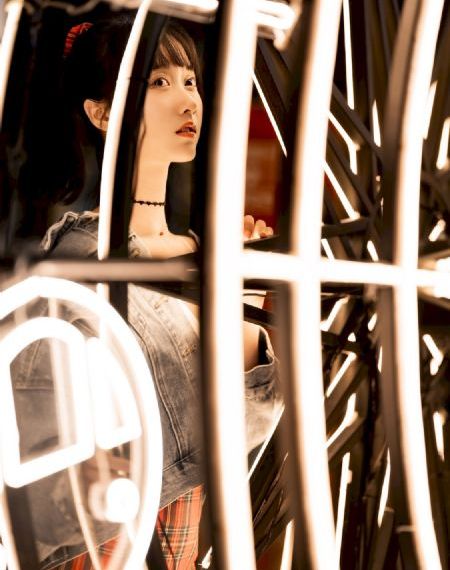 女子自拍40条淫秽视频贩卖